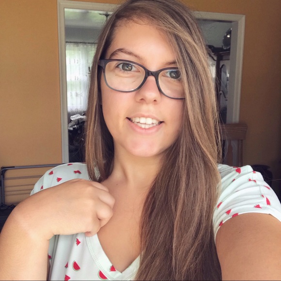 Meet your Posher, Allison - Picture 1 of 1